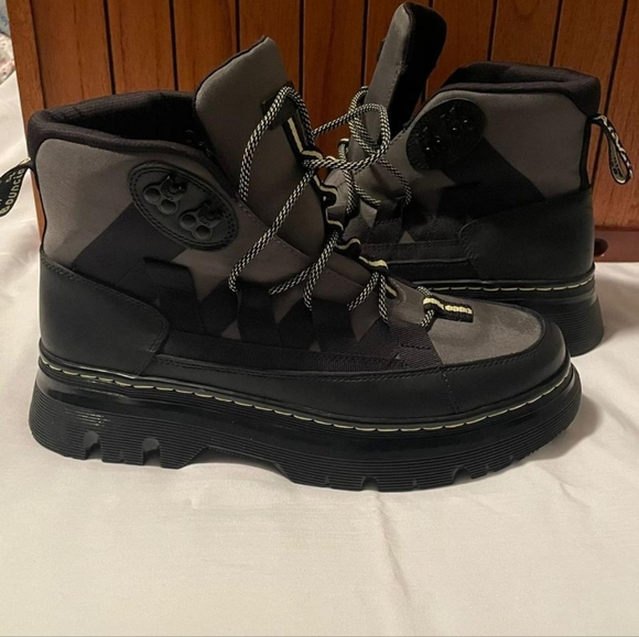 NEW DR. MARTENS MENS BOOTS SIZE 11 M / 12 L - Picture 5 of 15